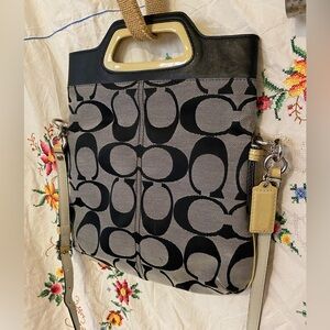 SOLD!! VINTAGE 90s/Y2K COACH CROSSBODY